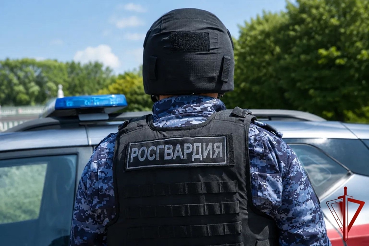 Московские росгвардейцы задержали нарушителя общественного порядка в супермаркете (видео)
