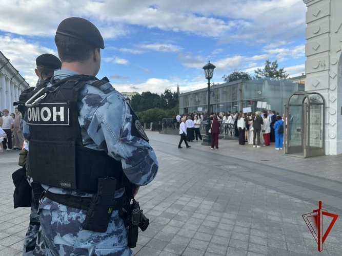 В Москве безопасность выпускных вечеров обеспечена при содействии Росгвардии (видео)