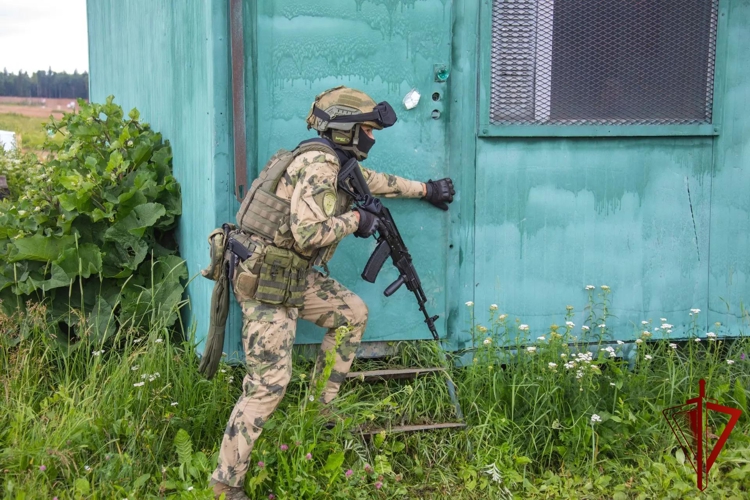 Сотрудники столичного спецназа Росгвардии провели занятия на полигоне (видео)