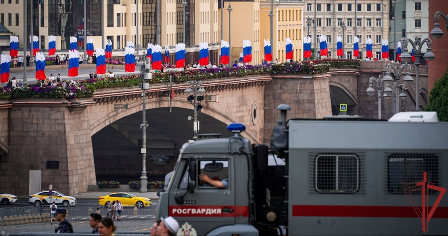 Безопасность проведения массовых мероприятий в столице, посвящённых Дню России обеспечили сотрудники и военнослужащие Росгвардии