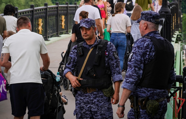 Безопасность проведения массовых мероприятий в столице, посвящённых Дню России обеспечили сотрудники и военнослужащие Росгвардии