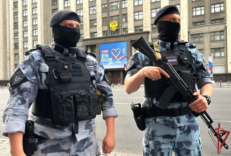 Безопасность проведения массовых мероприятий в столице, посвящённых Дню России обеспечили сотрудники и военнослужащие Росгвардии
