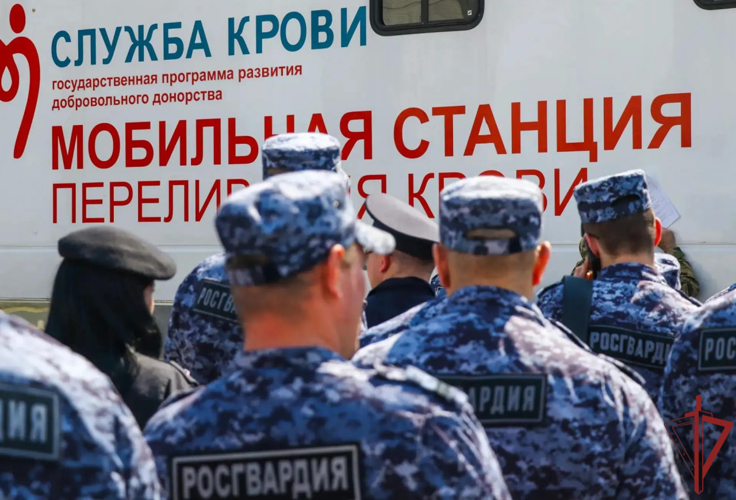 Столичные росгвардейцы приняли участие в добровольческой акции по сдаче крови для пациентов Центра сердечно-сосудистой хирургии им. А. Н. Бакулева (видео)