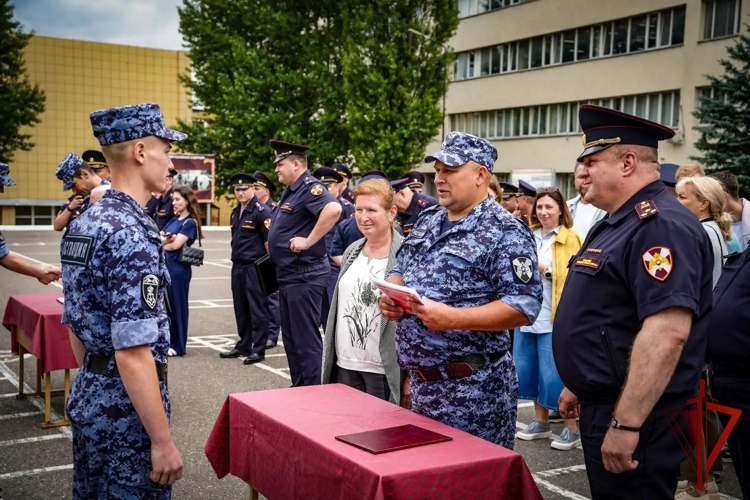 В Центре профессиональной подготовки им. Героя Советского Союза С.Х. Зайцева состоялся выпуск росгвардейцев (видео)