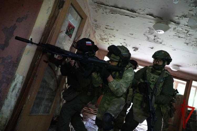 В столичном главке Росгвардии прошли тактико-специальные занятия для сотрудников спецподразделений (видео)