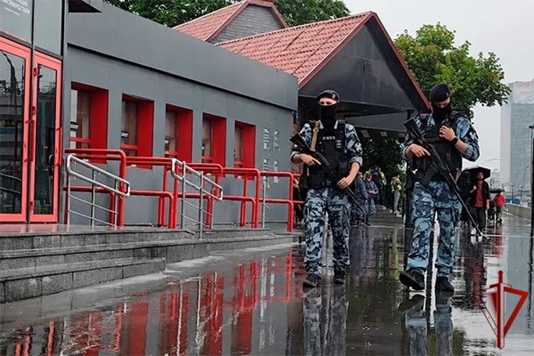 Росгвардия обеспечила безопасность массовых мероприятий в Москве (видео)
