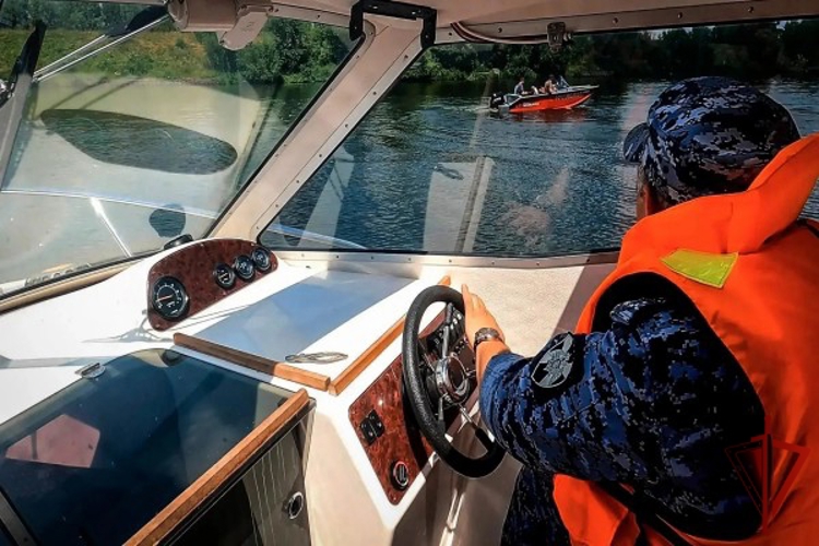 Столичные росгвардейцы провели тактико-специальные занятия на водоохранном объекте (видео)