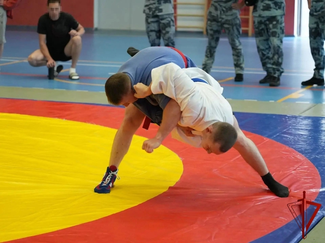 В спецподразделении столичного главка Росгвардии завершился чемпионат по самбо (виео)