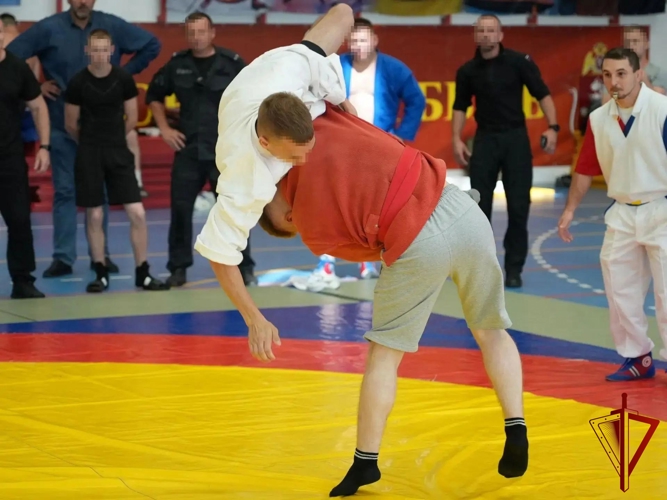В спецподразделении столичного главка Росгвардии завершился чемпионат по самбо (виео)