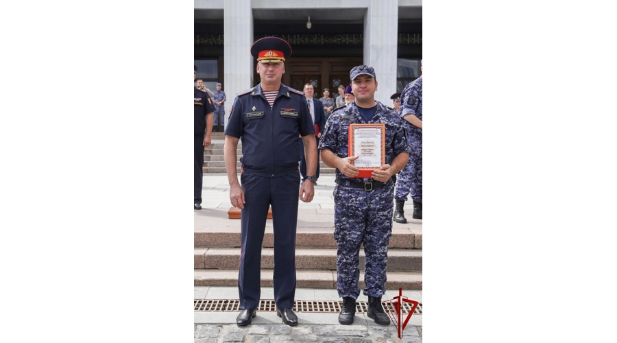 В Москве прошёл выпуск более 130 сотрудников вневедомственной охраны Росгвардии (видео)