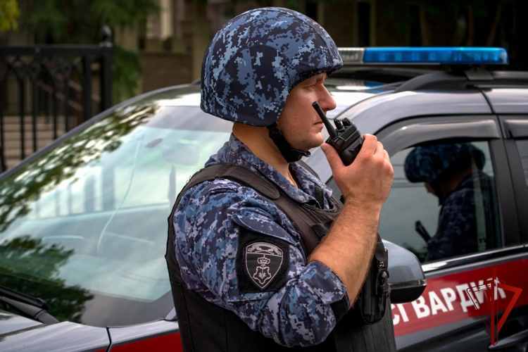 Сотрудники Росгвардии задержали подозреваемого в незаконном обороте наркотических средств (видео)