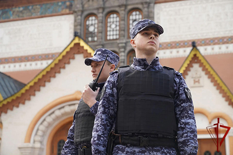 Московские росгвардейцы задержали мужчину, находящегося в федеральном розыске (видео)