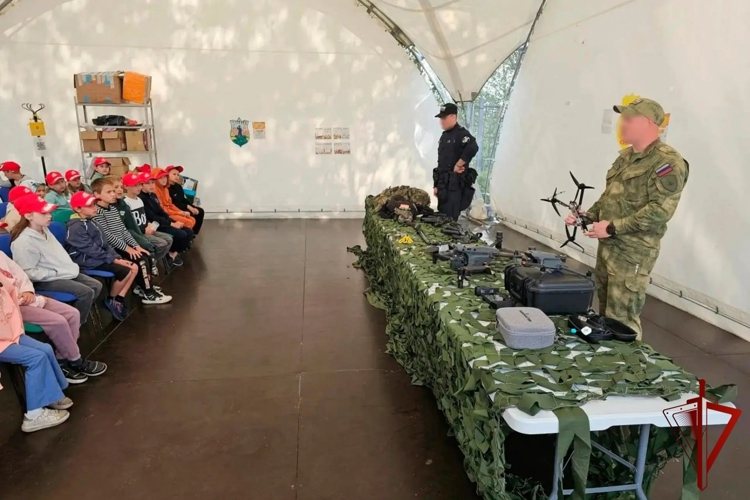 Столичные росгвардейцы в гостях у ребят из «Лето побед» 