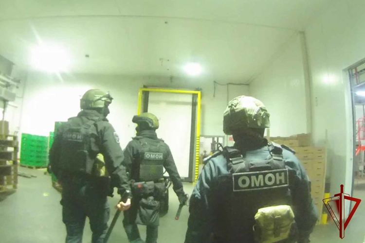 В Новой Москве при участии спецназа Росгвардии прошел рейд по мигрантам (видео)