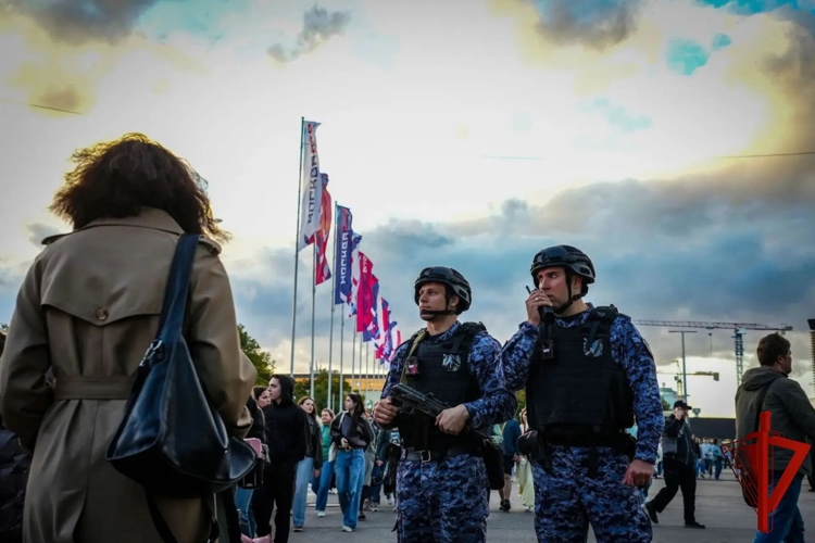 Росгвардия обеспечила безопасность на праздновании Дня города в Москве