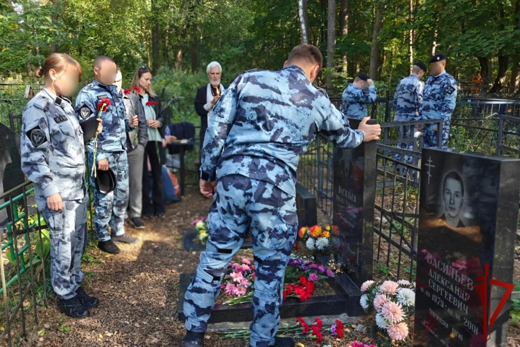 Спецназовцы столичного главка Росгвардии почтили память товарища, погибшего при исполнении служебного долга 