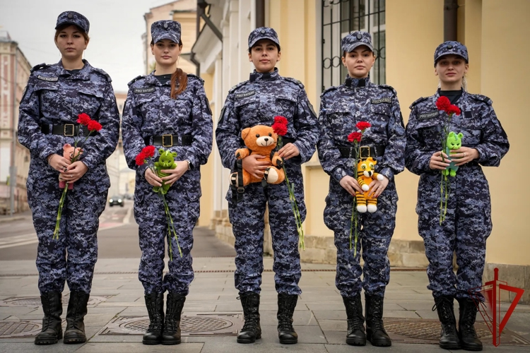 В День солидарности в борьбе с терроризмом столичные росгвардейцы провели памятное мероприятие, посвященное трагическим событиям в Беслане (видео)