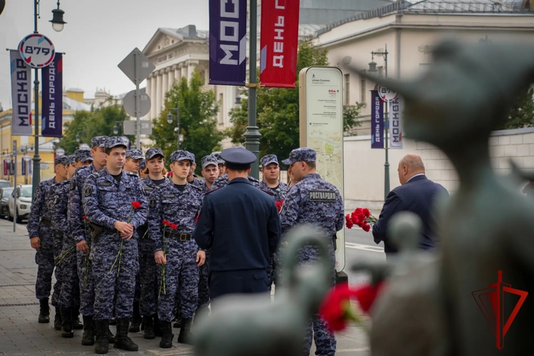 В День солидарности в борьбе с терроризмом столичные росгвардейцы провели памятное мероприятие, посвященное трагическим событиям в Беслане (видео)