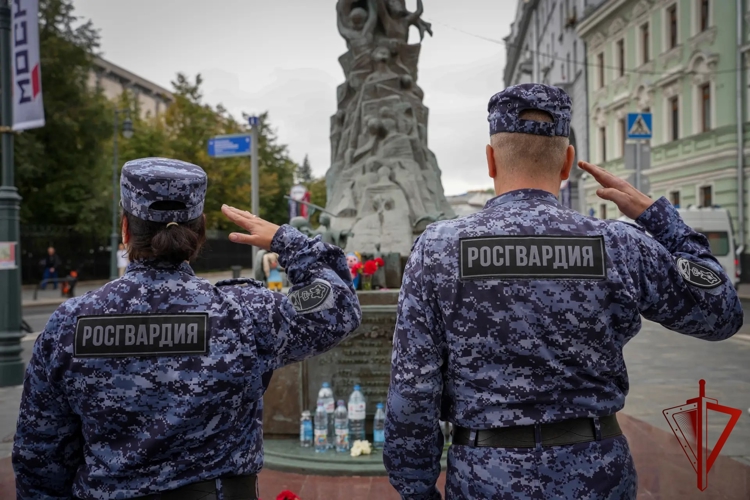 В День солидарности в борьбе с терроризмом столичные росгвардейцы провели памятное мероприятие, посвященное трагическим событиям в Беслане (видео)