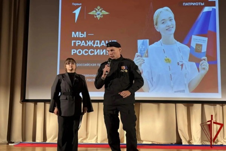Ветеран спецподразделения столичного главка Росгвардии принял участие в мероприятии к годовщине воссоединения исторических регионов с РФ