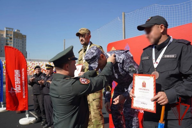 Столичные росгвардейцы стали победителями чемпионата Центрального округа по военно-спортивному многоборью 