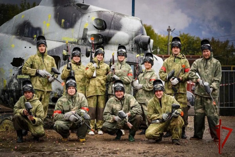 Московские росгвардейцы провели пейнтбольный турнир в День военно-политического работника (видео)