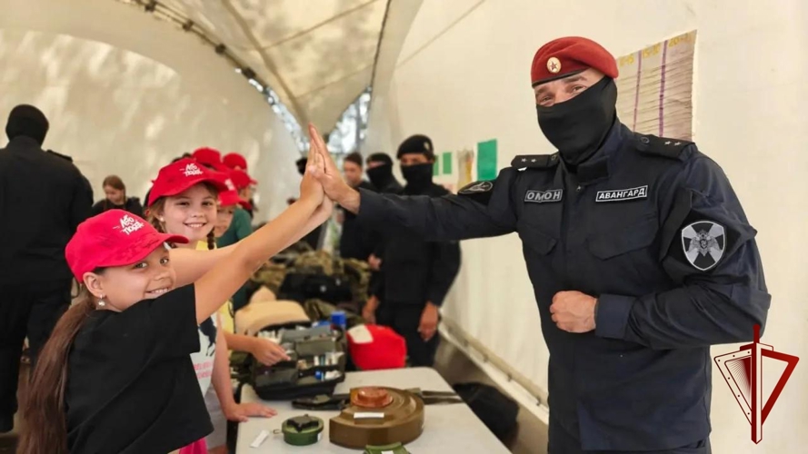Завершился цикл занятий со школьниками в рамках ведомственной акции «Каникулы с Росгвардией» в Москве (видео)