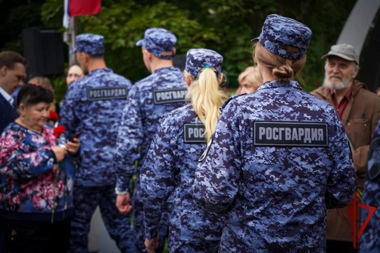 Столичные росгвардейцы почтили память жертв терактов в День солидарности в борьбе с терроризмом