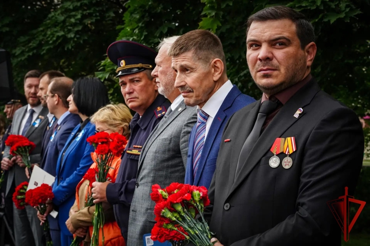 Столичные росгвардейцы почтили память жертв терактов в День солидарности в борьбе с терроризмом
