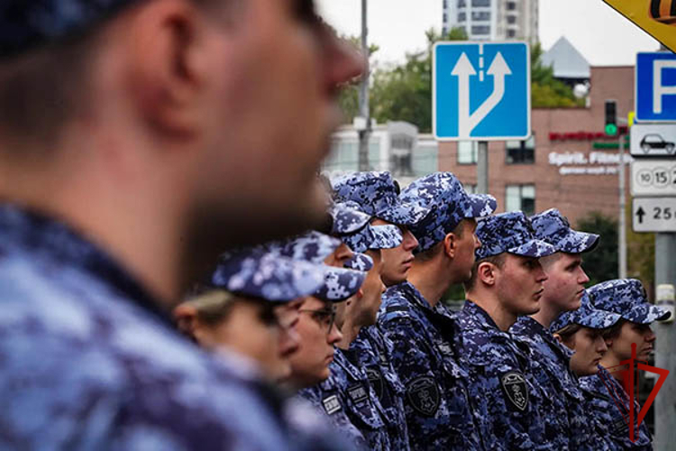 Столичные росгвардейцы почтили память жертв терактов в День солидарности в борьбе с терроризмом