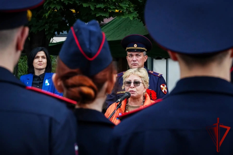 Столичные росгвардейцы почтили память жертв терактов в День солидарности в борьбе с терроризмом