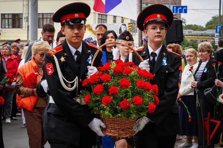Столичные росгвардейцы почтили память жертв терактов в День солидарности в борьбе с терроризмом