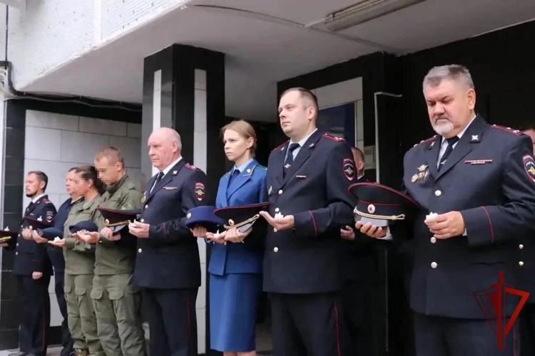 Сотрудники спецподразделений столичного главка Росгвардии приняли участие в мероприятиях, посвящённых Дню солидарности в борьбе с терроризмом (видео)