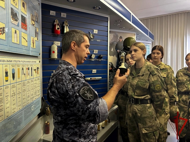В Центре профессиональной подготовки имени С. Х. Зайцева состоялся День открытых дверей для курсантов подшефного колледжа приуроченный к юбилею столичного главка Росгвардии