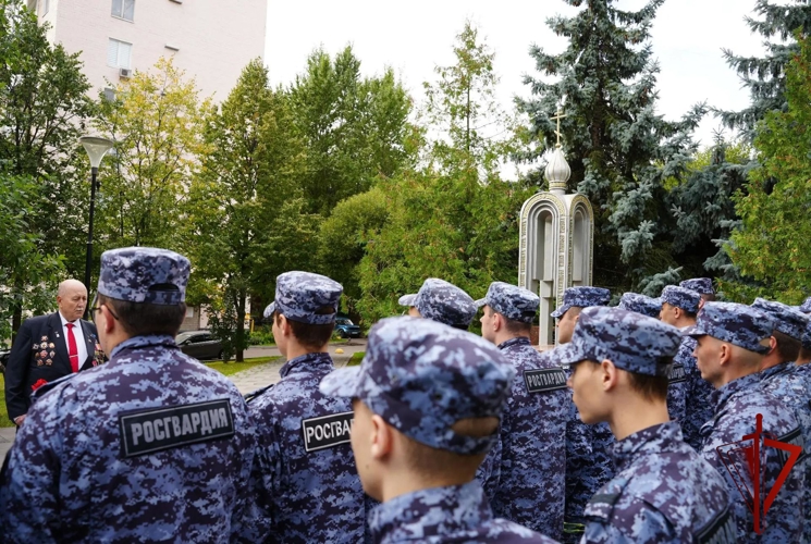 Московские росгвардейцы провели памятное возложение цветов к мемориалу жертв теракта на Каширском шоссе