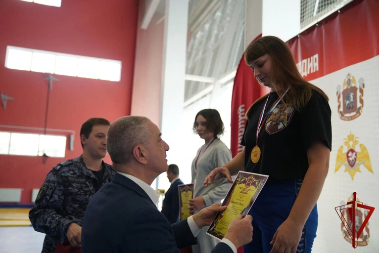 В Москве состоялся чемпионат по плаванию среди команд столичного главка Росгвардии (видео)