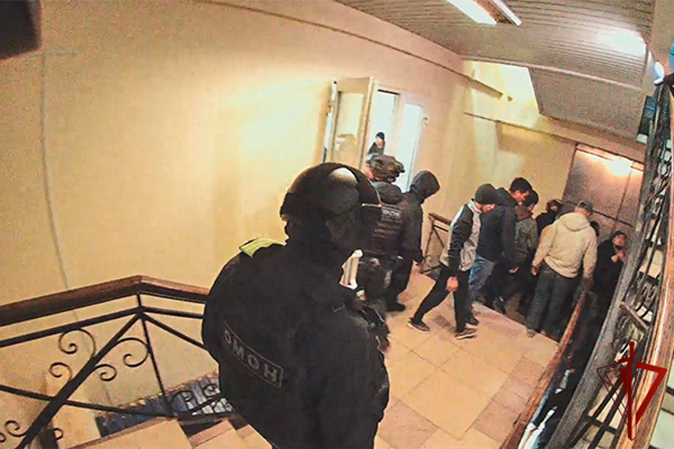 При содействии спецназа Росгвардии проведён рейд по выявлению нарушителей миграционного законодательства в Москве (видео)