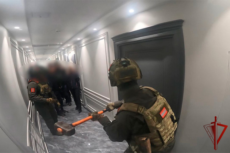 В Москве при содействии спецназа Росгвардии задержаны подозреваемые в мошенничестве (видео)