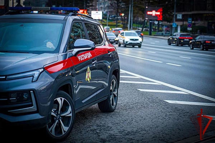 На северо-западе Москвы росгвардейцы задержали подозреваемого в краже элитного алкоголя (видео)