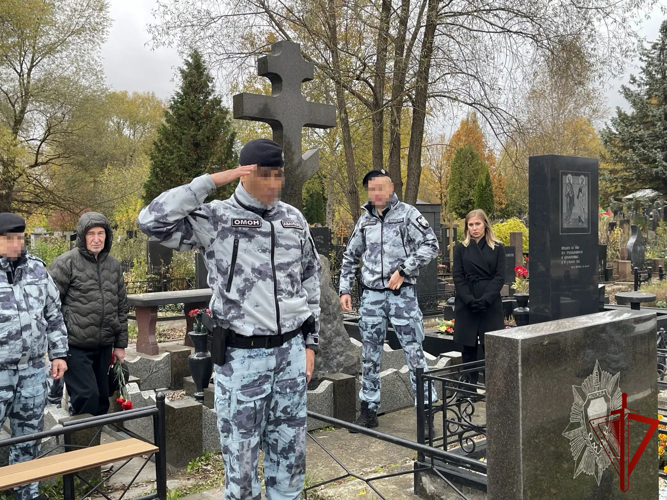 Сотрудники ОМОН «Авангард» столичного главка Росгвардии почтили память погибшего товарища Владимира Никифорова 
