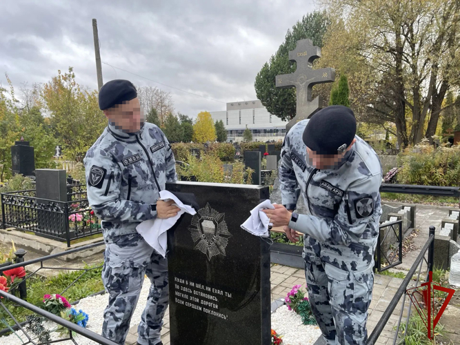 Сотрудники ОМОН «Авангард» столичного главка Росгвардии почтили память погибшего товарища Владимира Никифорова 