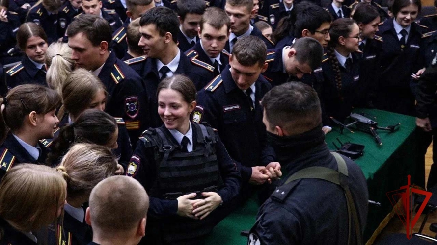 Сотрудники ОМОН «Меч» (на транспорте) провели занятие для курсантов Юридического колледжа 