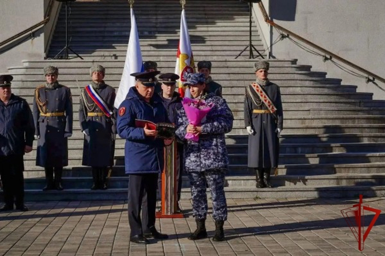 В Москве наградили сотрудников вневедомственной охраны Росгвардии (видео)
