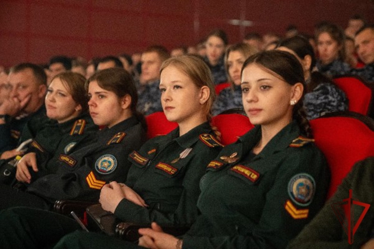 В столичном главке Росгвардии прошел показ спектакля о мужестве и долге 