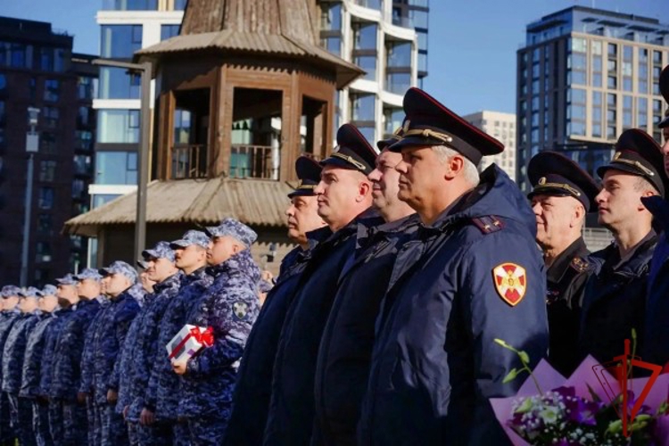 В Москве наградили сотрудников вневедомственной охраны Росгвардии (видео)